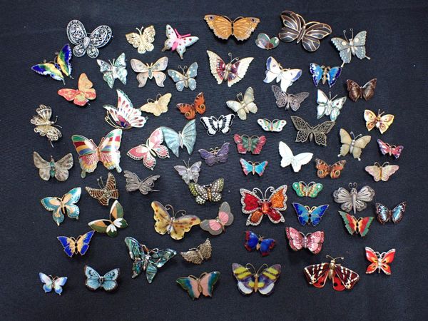 A COLLECTION OF ENAMELLED BUTTERFLY BROOCHES