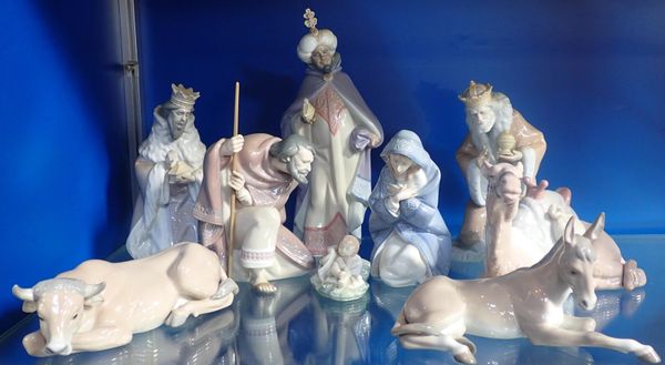 A LLADRO NATIVITY GROUP