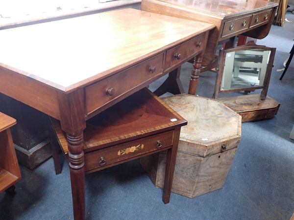 AN EARLY VICTORIAN MAHOGANY SIDE TABLE
