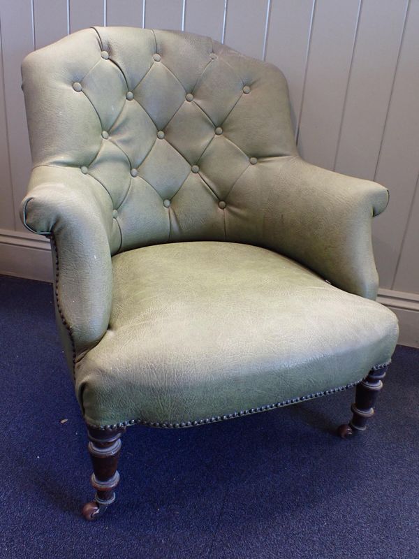 A VICTORIAN AMCHAIR, ON TURNED MAHOGANY LEGS