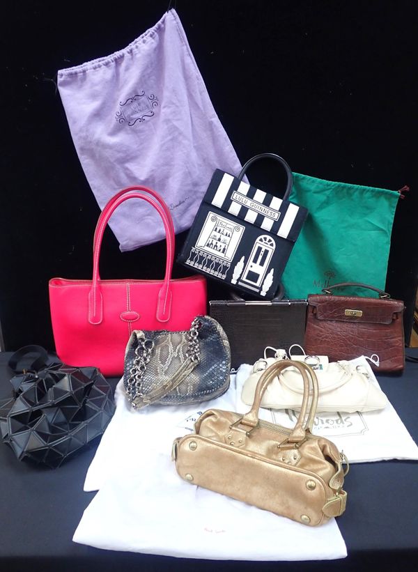 A COLLECTION OF VINTAGE BRANDED HANDBAGS