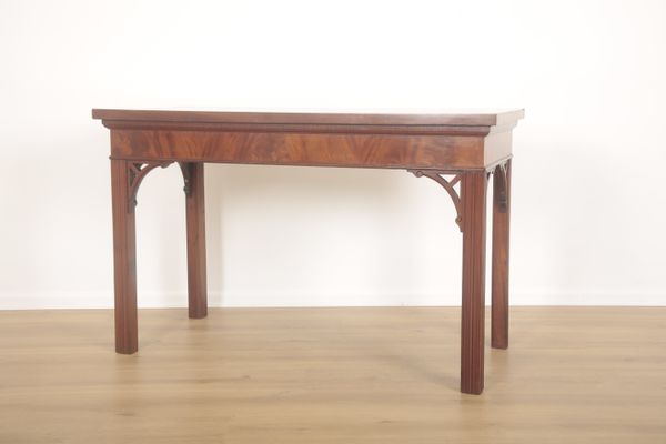 A MAHOGANY HALL TABLE OF GEORGIAN DESIGN