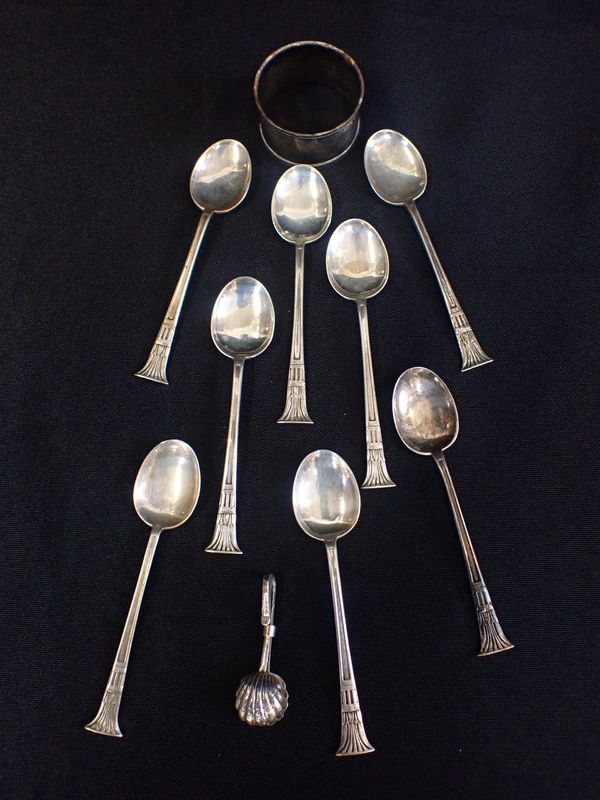GEORGE V SET OF EIGHT SILVER TEASPOONS