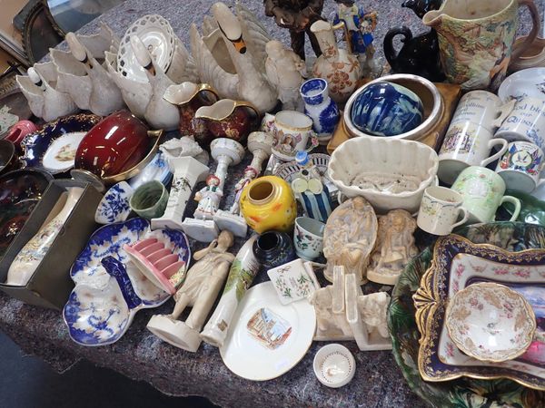 A QUANTITY OF MIXED CERAMICS