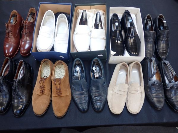 A QUANTITY OF MEN’S SHOES