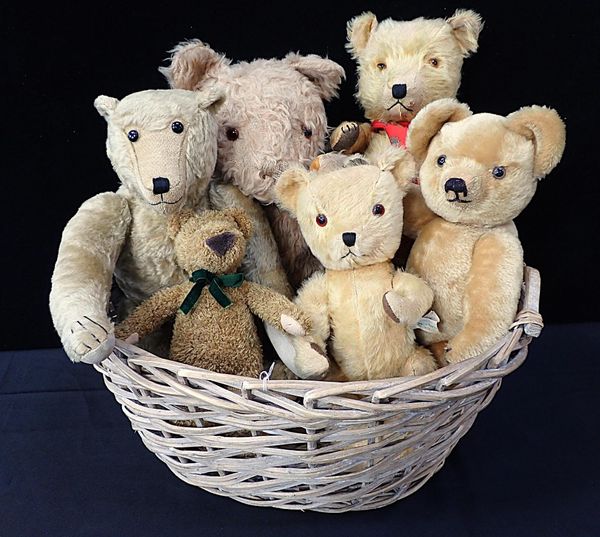 A HARRODS ANTIQUE STYLE TEDDY BEAR