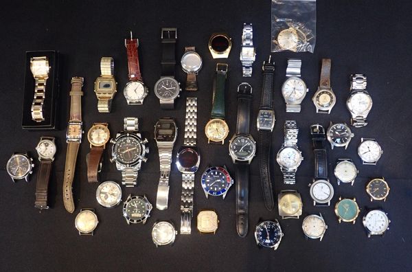 A QUANTITY OF VARIOUS GENTLEMENS WRIST WATCHES