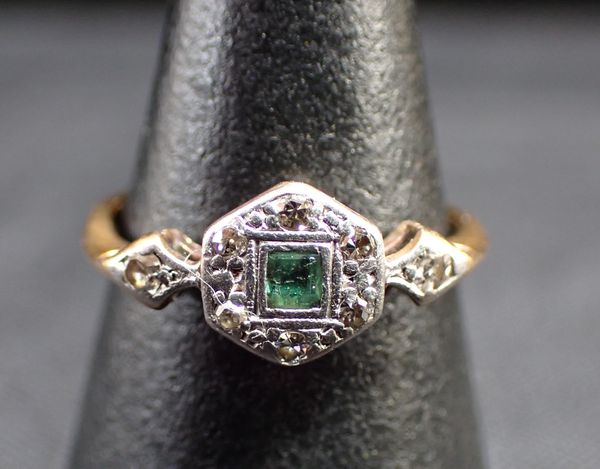AN 18ct AND PLATINUM ART DECO STYLE DRESS RING