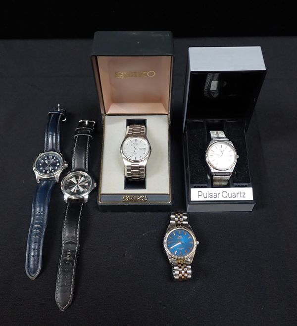 SEIKO: A QUARTZ SQ STAINLESS STEEL WRISTWATCH