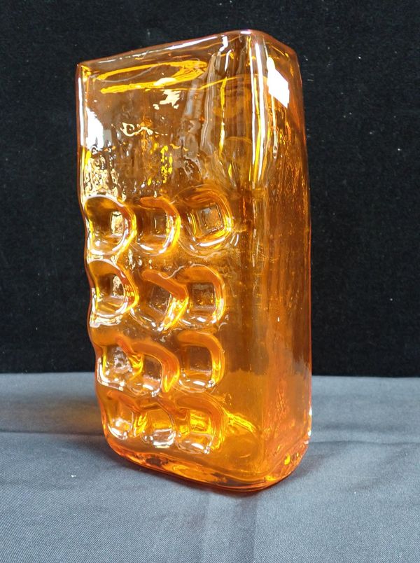 A WHITEFRIARS GLASS VASE, ATTRIBUTED TO GEOFFREY BAXTER