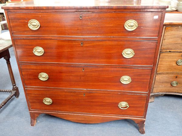 A GEORGE III MAHOGANY CHEST OF DRAWERS