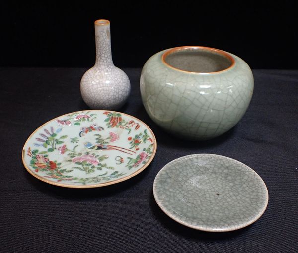 A CHINESE CELADON CRACKLE GLAZE BOWL