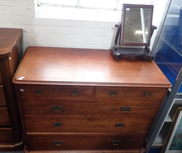 A VICTORIAN MAHOGANY CHEST OF DRAWERS