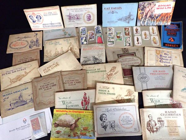 A COLLECTION OF CIGARETTE CARDS