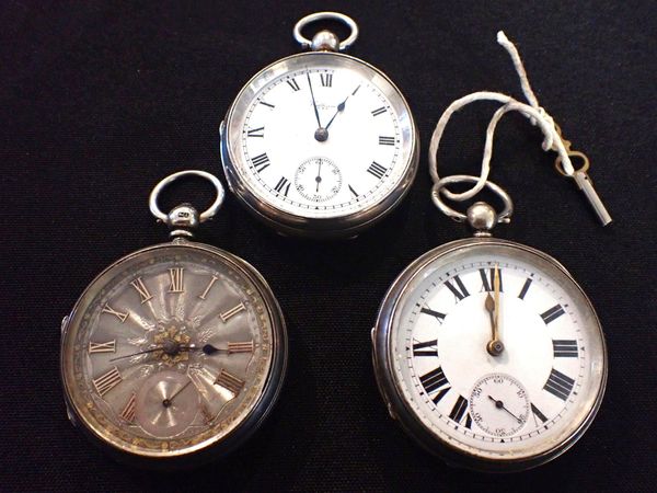 WALTHAM: A GENTLEMAN'S SILVER-CASED OPEN FACE POCKET WATCH