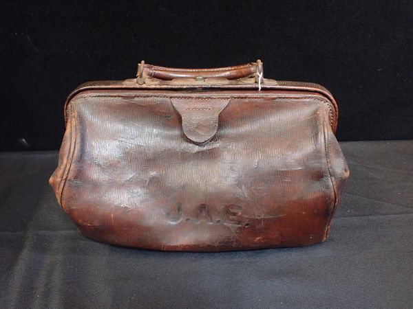 A SMALL LEATHER GLADSTONE BAG