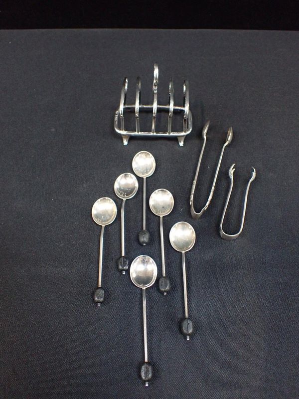 A GEORGE V SILVER FOUR DIVISION TOAST RACK