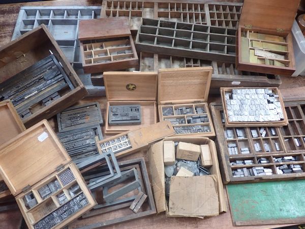 A QUANTITY OF PRINTER'S TYPE, ORNAMENTS ETC