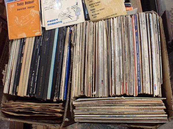 A QUANTITY OF VINYL LP RECORDS