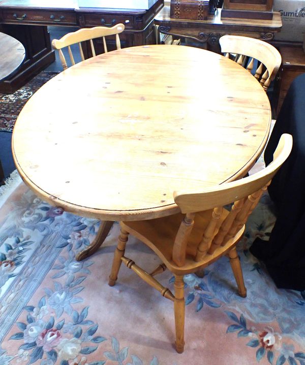 A PINE OVAL KITCHEN TABLE