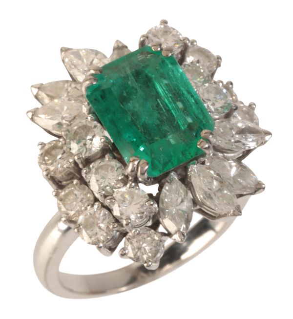 AN EMERALD AND DIAMOND CLUSTER RING