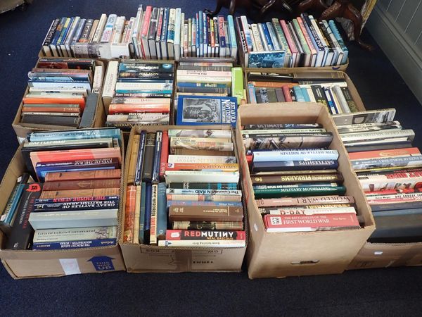 A LARGE COLLECTION OF MILITARY INTEREST BOOKS