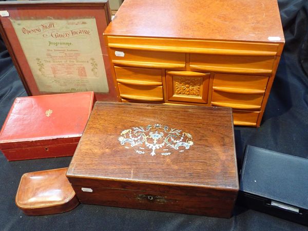 A WOODEN JEWELLERY CHEST