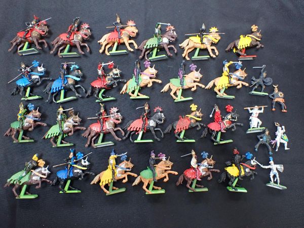 A COLLECTION OF BRITAIN'S 'DEETAIL' FIGURES