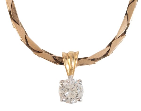 A DIAMOND PENDANT NECKLACE