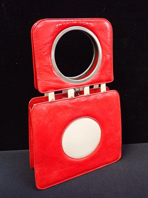 A 1960s/70s MOD/POP ART STYLE RED LEATHER HANDBAG