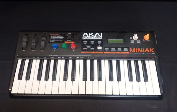 AKAI PROFESSIONAL 'MINIAK VIRTUAL ANALOG SYNTHESIZER'