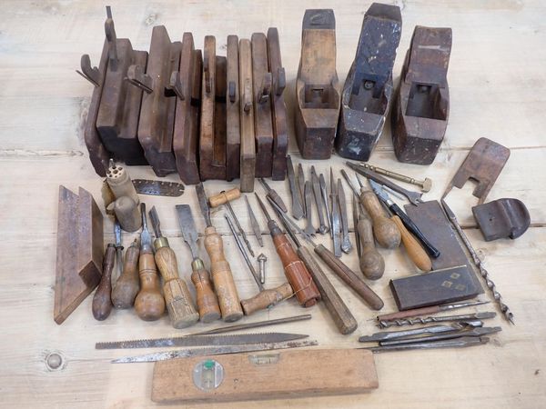 A COLLECTION OF VINTAGE WOODWORKING TOOLS