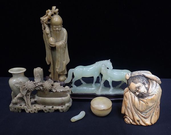 A COLLECTION OF JADE AND OTHER CARVED ITEMS