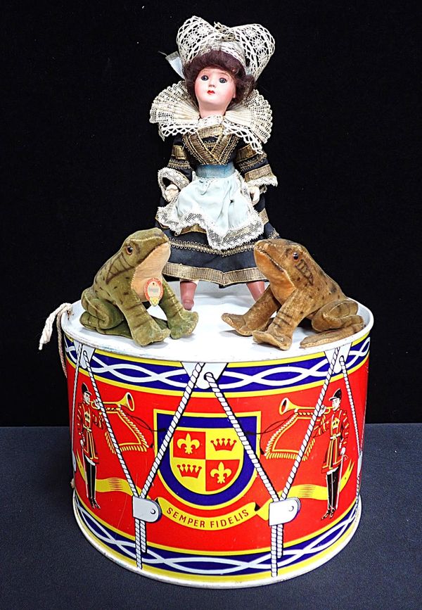 STEIFF: A VELVET 'FROGGY' FROG, WITH LABEL