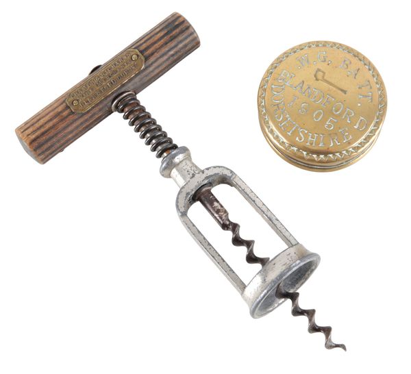CHAMEN & RICHARDS OF BLANDFORD: AN EARLY 20TH CENTURY BEECHWOOD AND CHROMED METAL CORKSCREW