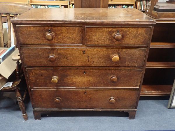 AN EARLY 19th CENTURY OAK CHEST OF DRAWERS