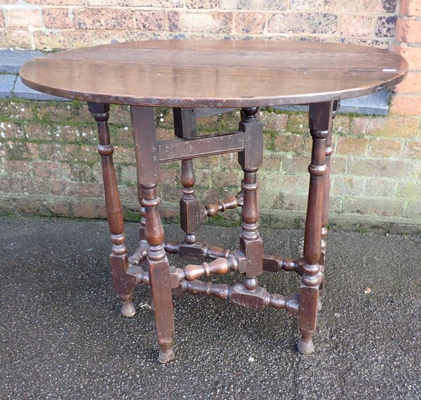 A SMALL LATE 17th CENTURY OAK AND FRUITWOOD GATELEG TABLE