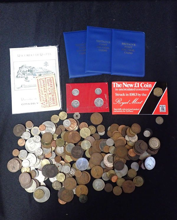 A QUANTITY OF MIXED COINS