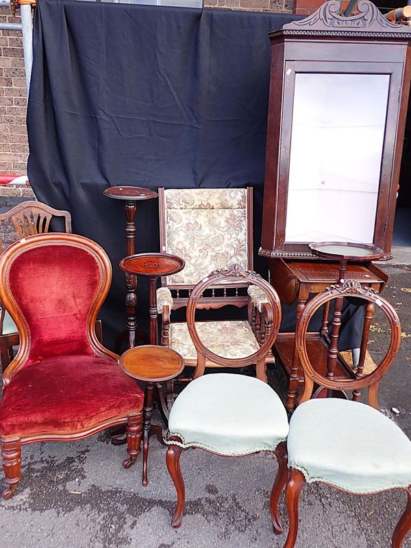 A VICTORIAN MAHOGANY SPOON BACK NURSING CHAIR