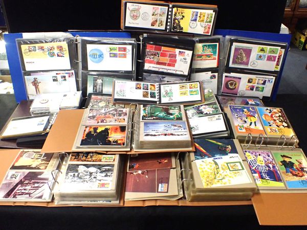 FIFTEEN ALBUMS OF AUSTRALIA AND PAPUA NEW GUINEAU PRESENTATION PACKS