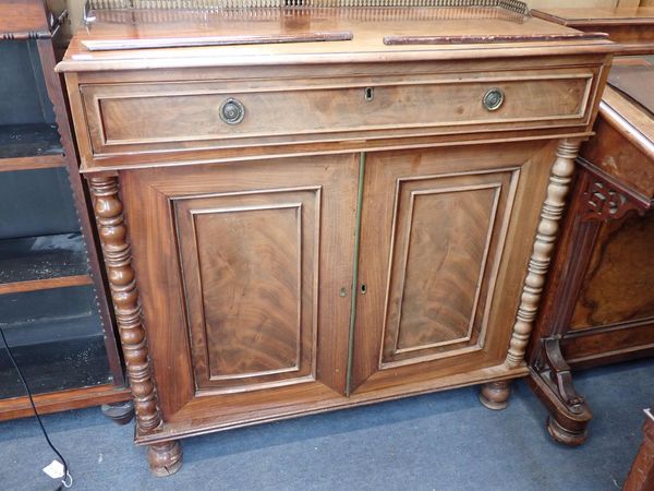 A REGENCY MAHOGANY CHIFFONIER