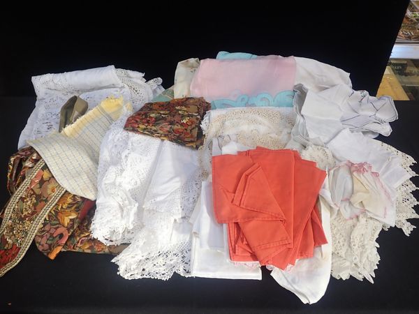 A COLLECTION OF LACE TABLE LINEN