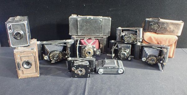 A COLLECTION OF FOLDING CAMERAS AND BOX BROWNIES