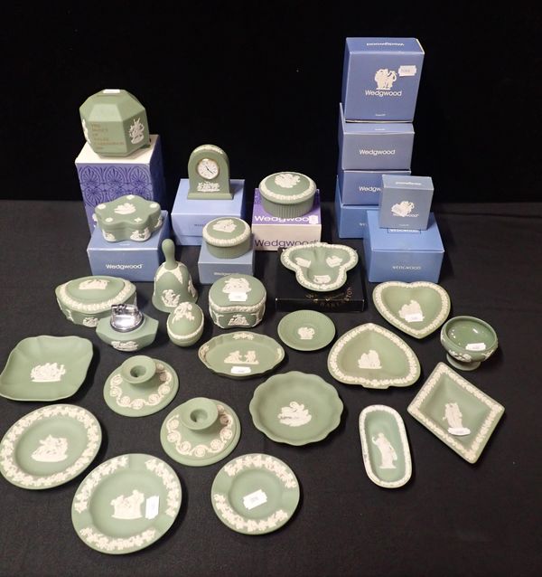 A COLLECTION OF WEDGWOOD GREEN JASPER FANCIES AND SMALL ORNAMENTS