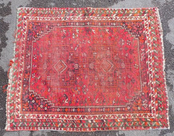 AN ANTIQUE SHIRAZ RUG
