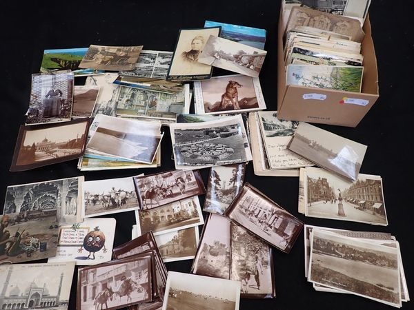 A COLLECTION OF MIXED POSTCARDS