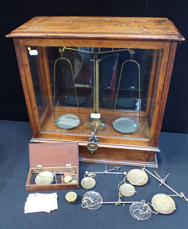 A SET OF CASED APOTHECARIES SCALES