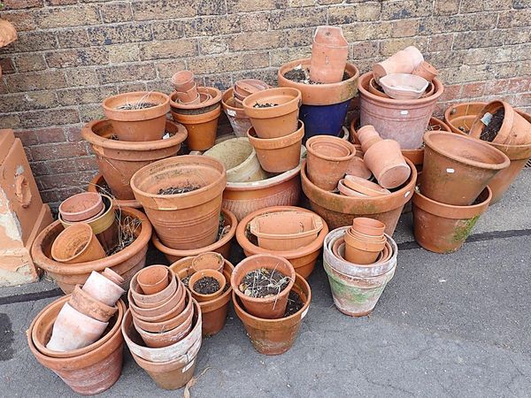 A QUANTITY OF TERRACOTTA FLOWERPOTS
