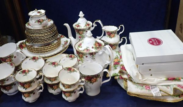 A COLLECTION OF ROYAL ALBERT 'OLD COUNTRY ROSES'