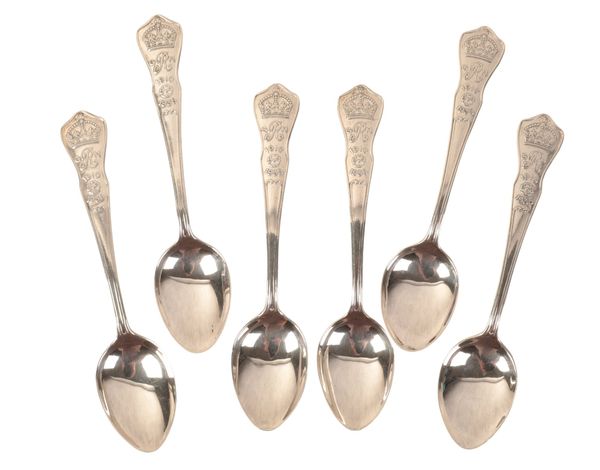 A SET OF SIX GEORGE V SILVER JUBILEE TEASPOONS